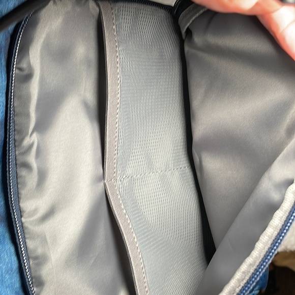 EDDIE Bauer Crossbody Travel Bag - Picture 9 of 10